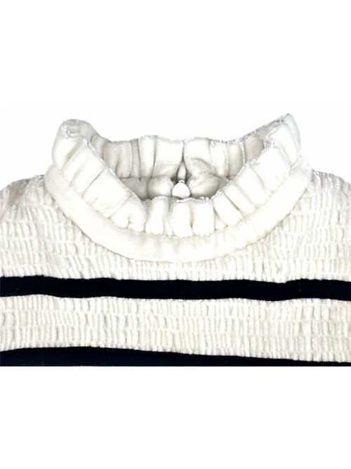 L'Abito Pietraluna in seta e viscosa con contrasti in nero con chiusura zip a scomparsa rendono lartigianalità 100% Made in Italy, leccellente qualità e limpeccabile cura dei dettagli sono gli elementi distintivi che rendono unica la linea Jesurum Baby, un perfetto connubio tra tradizione e innovazione. JESURUM | PIETRA LUNA0712